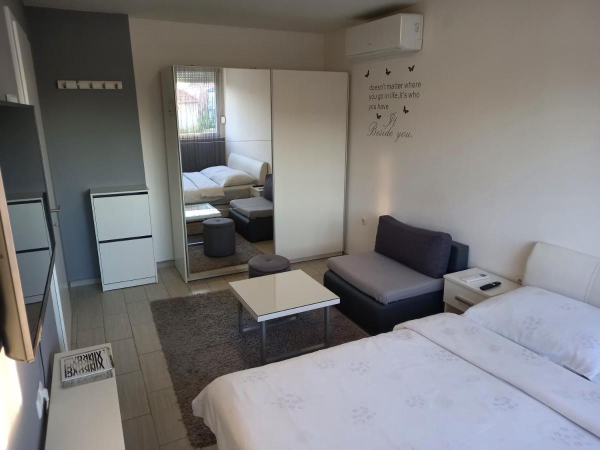 Apartment Sven Vinkovci Exteriör bild
